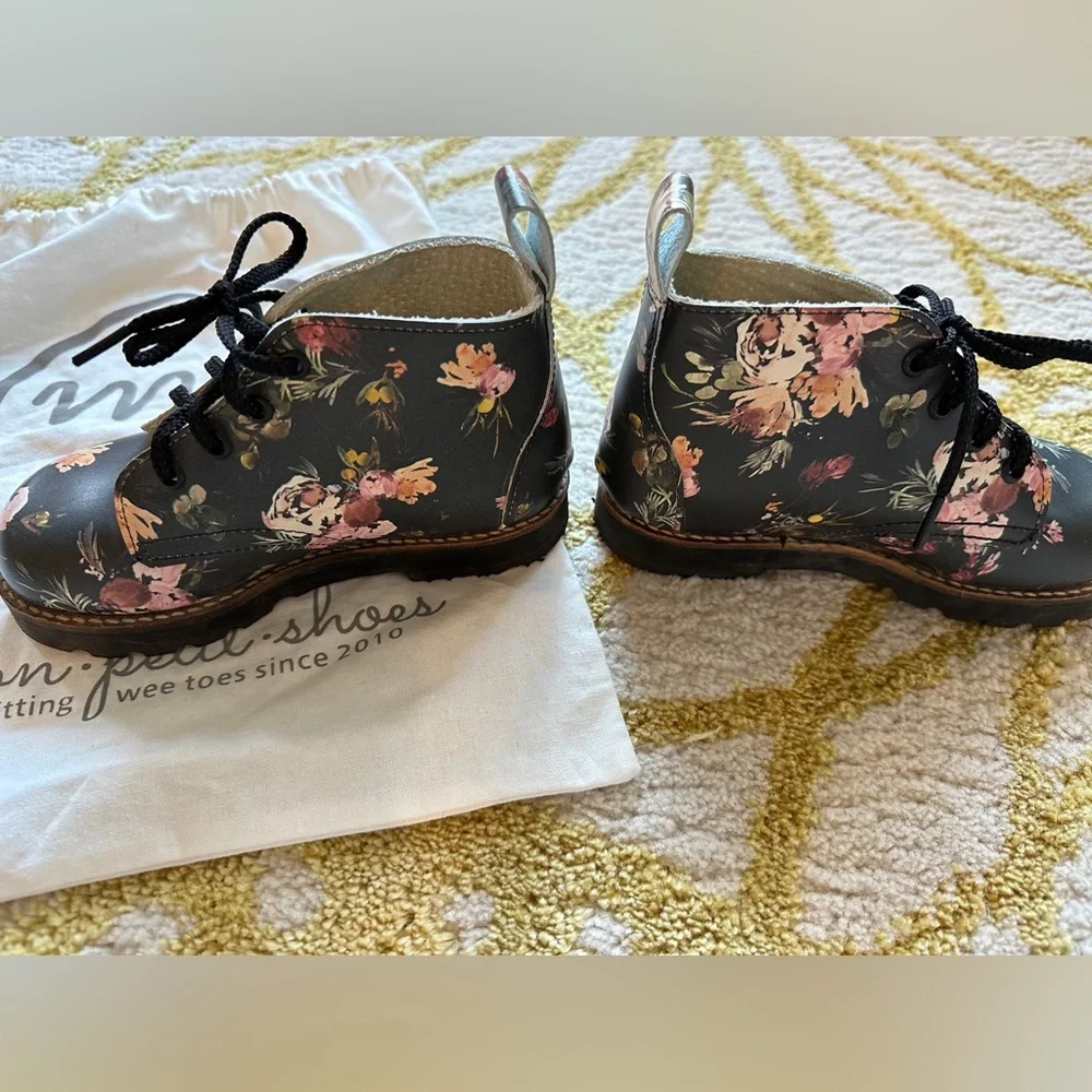 Size 8 WILDFLOWER BOUQUET Kids Floral High Top Boot Mon Petit‎ Shoes